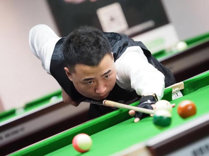 梅西与对方 梅西与对方